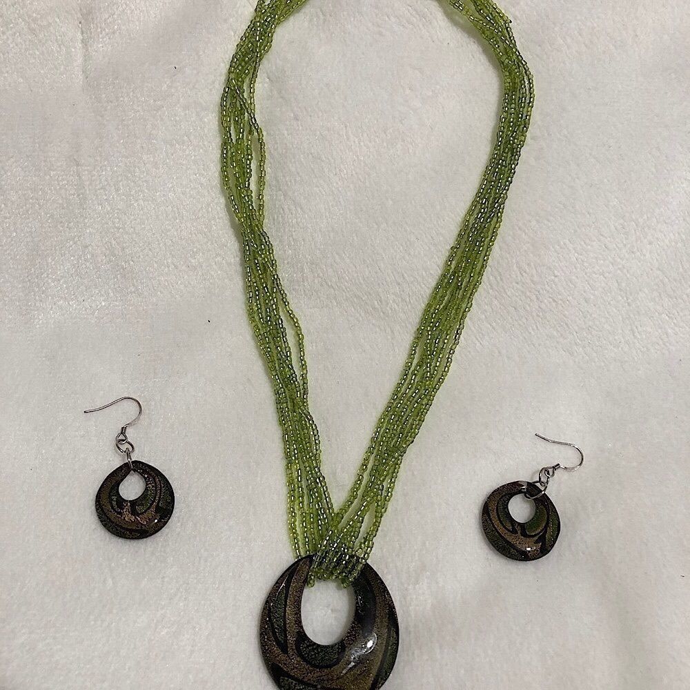 Glass Pendant Necklace with Earrings Set‎ - Picture 2 of 10